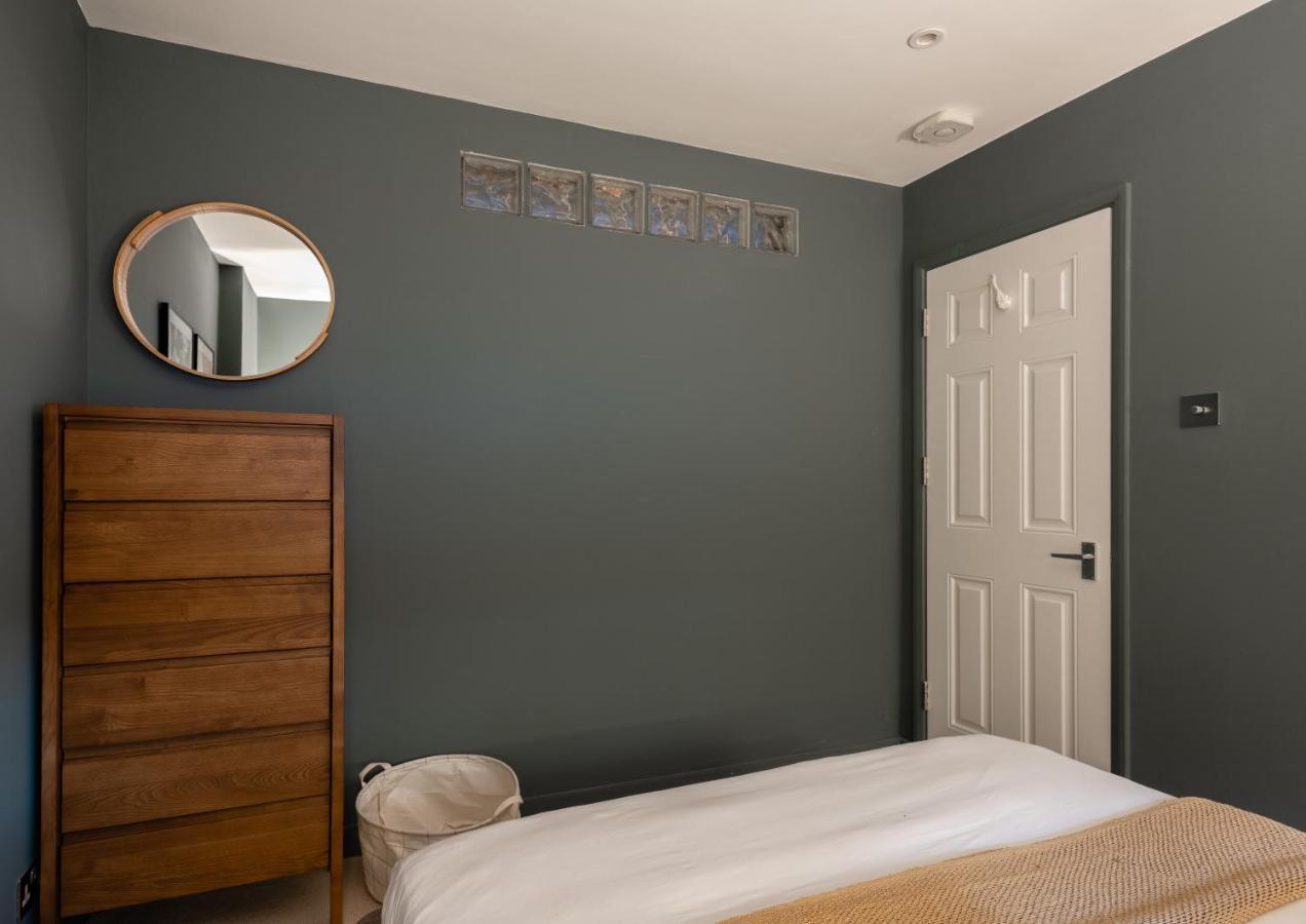 The Heart Of Shepherds Bush - Modern 2Bdr Apartment With Garden London Exterior photo